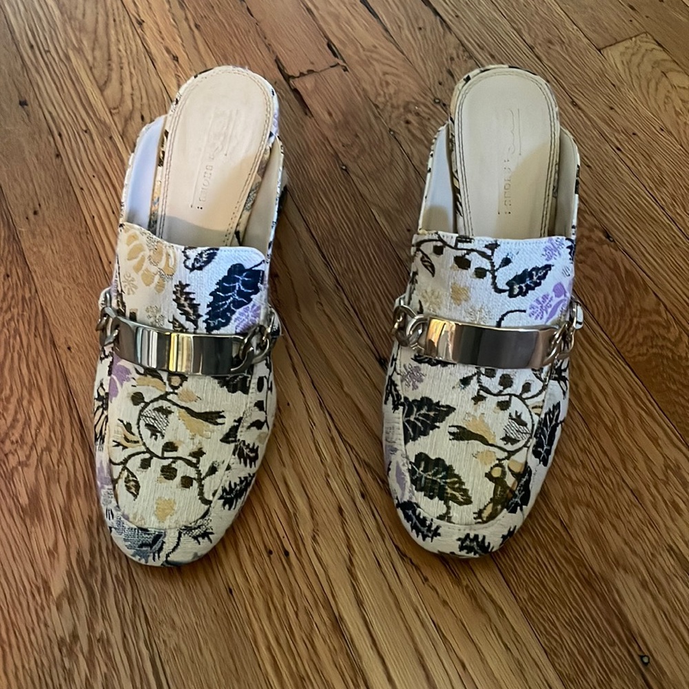 Marie Antoinette style block heel